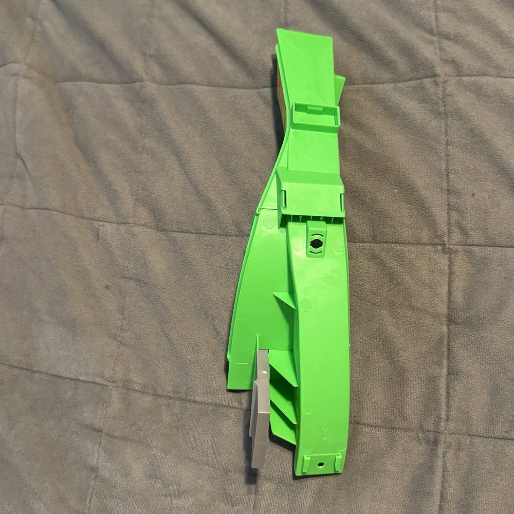 Hot Wheels Action Power Shift Raceway Track Replacement Part Green Ramp Flames - Picture 2 of 4